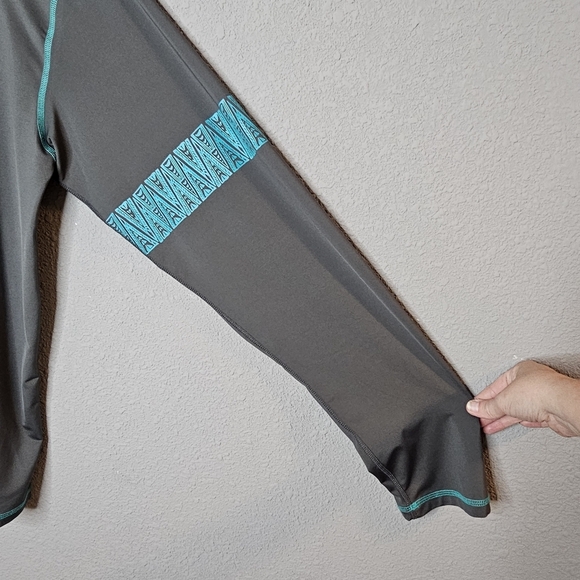 Crazy Shirts Surf Performance Tee Shirt Mens XXL Hawaiian Tribal Gray Stretchy - Picture 3 of 10